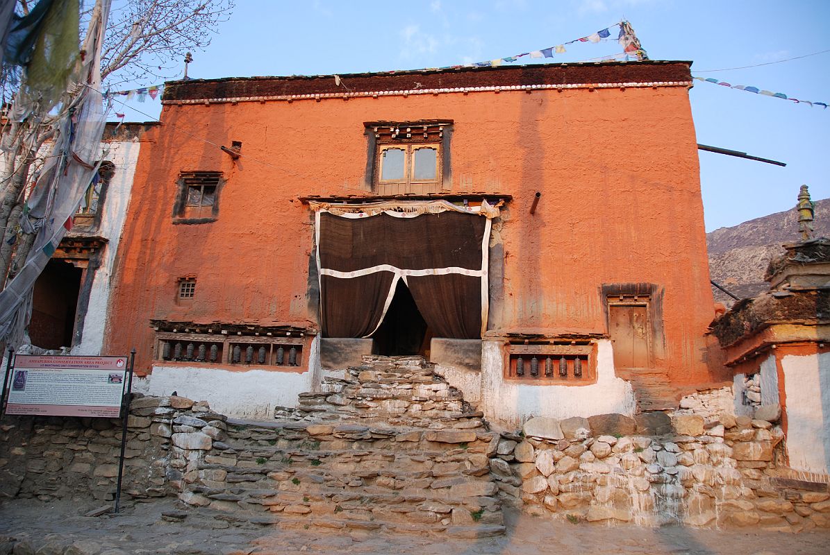 Mustang 03 05-1 Ghar Gompa